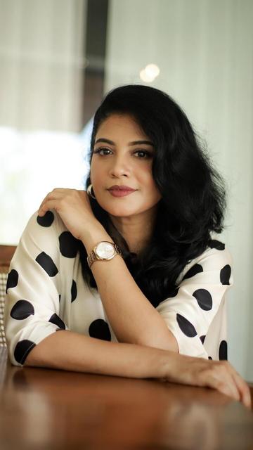 Elevate your casual fashion game with Shivada's impeccable polka dot style! In a gorgeous black and white ensemble, Shivada showcases how to combine comfort and chic effortlessly. Polka dots have always been a fashion staple, and Shivada's look proves they never go out of style. Perfect for a day out or a casual gathering, this outfit blends simplicity with elegance. Let Shivada's style inspire your wardrobe and make a statement with polka dots this season. Embrace the trend and stand out with effortless elegance!
