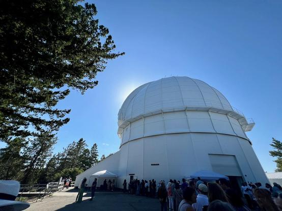 outside view of the Hooker telescope dome on Mount Wilson