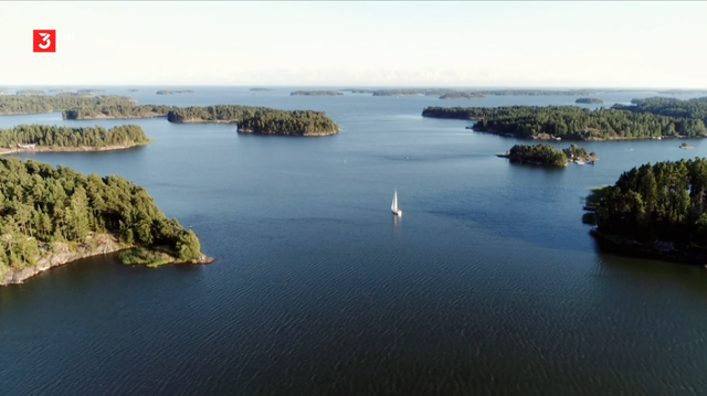 Finnland ist von imposanter Schönheit und Größe und eine der letzten wilden Regionen Europas mit dem saubersten Wasser der Welt. Nicht umsonst wird es auch "Land der tausend Seen" genannt. Nicht nur die Landschaft, auch die Menschen selbst machen Finnland einzigartig. Sie gelten als schräge, schweigsame, aber sympathische Europäer. Laut "The World Happiness Report" sind die Finnen sogar das glücklichste Volk der Welt.