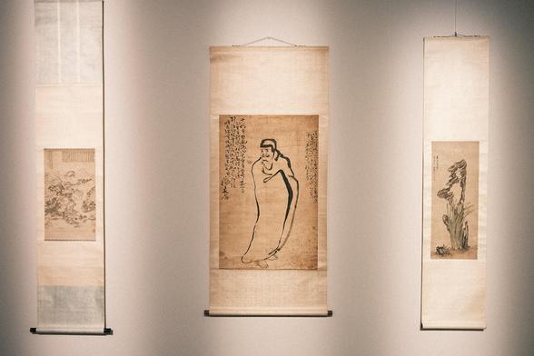 Ensemble of three Chinese hanging scrolls (guàtú), exhibited in the 50 Years – 50 Treasures exhibition at the Museum für Ostasiatische Kunst, Cologne.