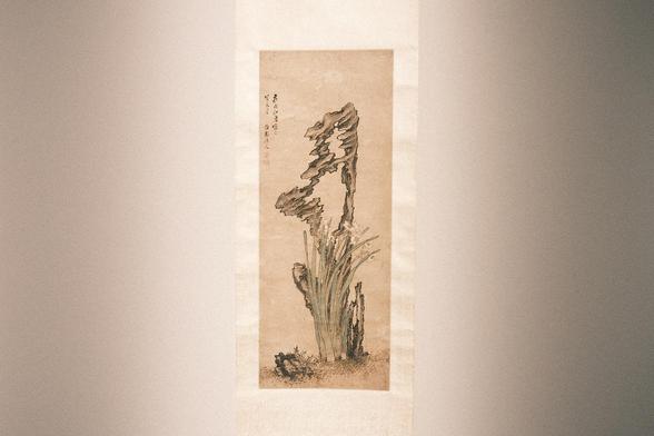 Daffodils on Taihu Rock from the ensemble above, Zhang Mu (1607-1687), ink and colors on paper, China, Qing dynasty, Kangxi period, dated 1670. The daffodil symbolizes happiness and prosperity, the tuft is associated with a group of immortals. The holey garden rock, which is traditionally harvested from Lake Taihu in Jiangsu, is also known as the “Stone of Long Life” (shoushi). Images of this type were used to send congratulations on New Year or a birthday.
