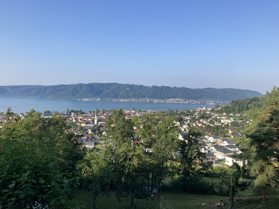 Blick auf Ludwigshafen, Bodensee und Bodman