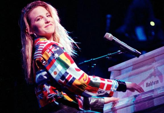 Debbie Gibson performs Lost In Your Eyes