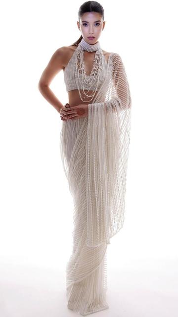 Experience the epitome of glamour as Shanaya Kapoor graces us in a Manish Malhotra saree adorned with 1 lakh pearls. Each pearl meticulously placed to create an ethereal look that is both luxurious and captivating. This exquisite saree is a celebration of craftsmanship and elegance, perfect for making a statement. Join us in appreciating this stunning ensemble and Shanaya Kapoor's radiant presence that lights up any event. The perfect blend of tradition and contemporary fashion awaits.
