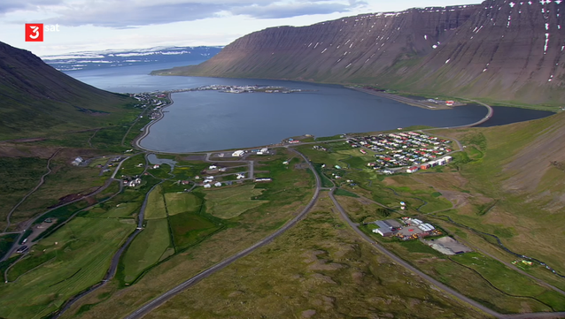 Iceland: an island just below the Arctic Circle. Huge forces of nature, imposing waterfalls, fire-breathing volcanoes and almost endless glaciers – the land of fire and ice.