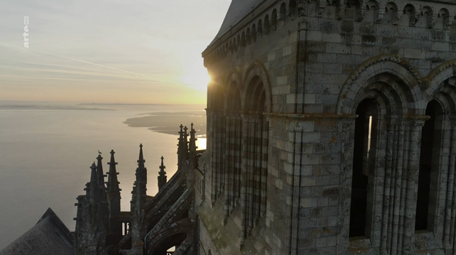 The sights of France attract tourists from all over the world. But there are not only human-made landmarks to discover, but also a diverse but fragile wildlife. In this episode: Mont-Saint-Michel is one of the most popular sights in France. The bay next door also houses a diverse wildlife.