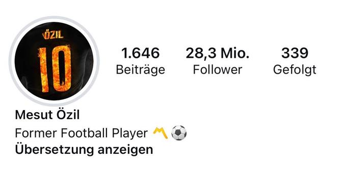 Instagram-Profil mit dem Namen eines Benutzers, Profilbild mit "Özil 10" auf einem Trikot, 1.646 Beiträge, 28,3 Millionen Follower und folgen 339 Personen. Die Biografie lautet "Ehemaliger Fußballspieler" mit Emojis.