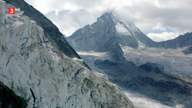 Dream routes in Switzerland: By post bus over the Gotthard Pass
The Gotthard is not a mountain, but a myth and the post bus route over the pass is one of the oldest in Switzerland.