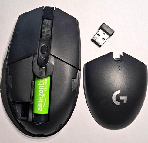 I use an Amazon Basics rechargeable battery