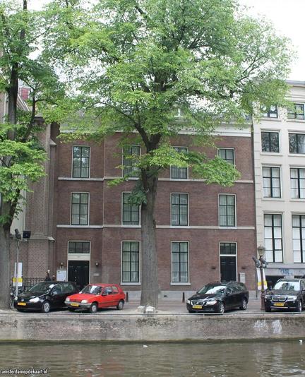 Datum opname: augustus 2013. De rechter deur is later aangebracht.