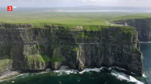 The south of Ireland, with its mystical green landscape and dreamy lakes, comes closest to the cliché image of the "Emerald Isle". In the southwest, mountainous peninsulas jut out into the Atlantic.

Country and year of production:
ZDF
Date:
02.08.2024