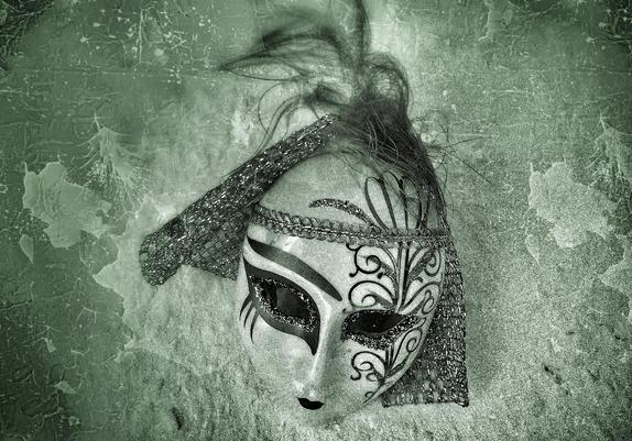Foto zeigt eine Maske.