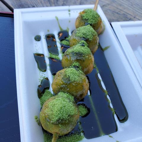 Fried mitarashi dango with a sprinkling of matcha powder.