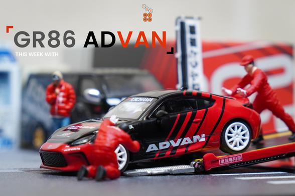Two mechanics during drop down a Toyota GR86 Advan livery by Pop Race in 1:64 scale with 1:64 figure on AREA 164