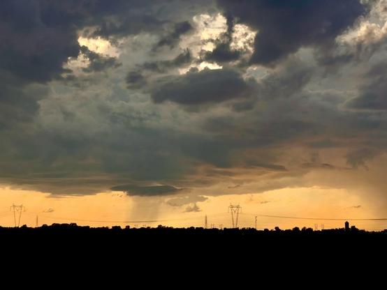 Dark and dramatic sky with a nice sun bouncing light shot at 77mm