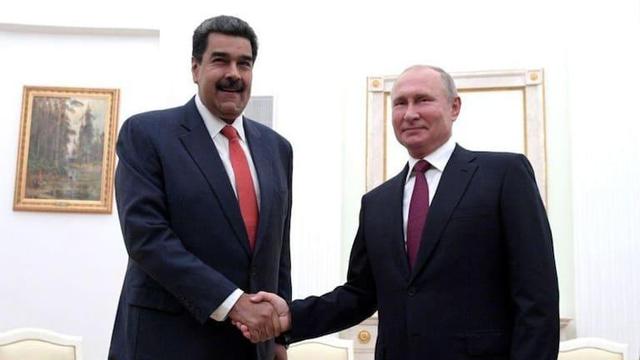 La izquierda y la derecha denuncian a Maduro: los autócratas lo celebran