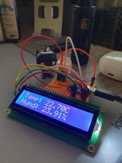 I2C Led display showing temperature and humidity