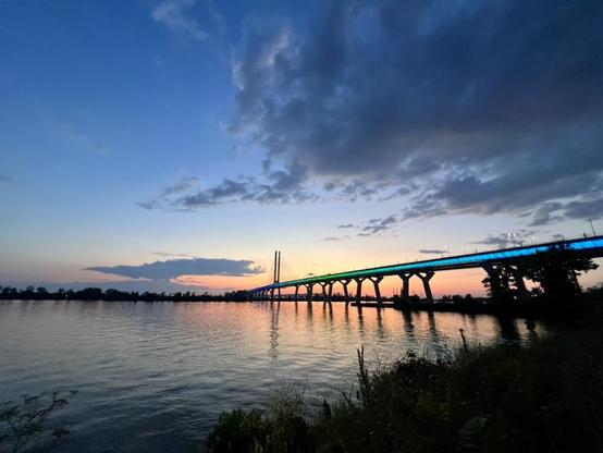 Vertical photo at 13mm of the Champlain Bridge with an end sunset behind
