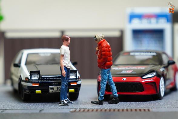Takumi Fujiwara and a guy in red suit with Toyota 86 Trueno by Time Micro and Toyota GR86 Advan livery by Pop Race in 1:64 scale with 1:64 figure on AREA 164