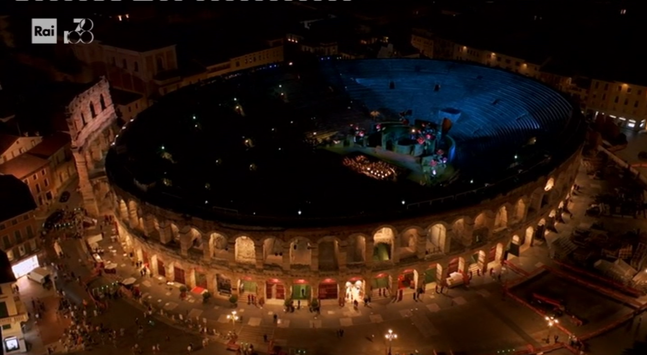 The Barber of Seville
Rossini's "The Barber of Seville" returned in 2023 to the 100th edition of the Arena di Verona Opera Festival in the successful staging by Hugo De Ana, who also designed the sets and costumes in a fairy-tale rococo garden. A moving labyrinth of hedges and large red roses of different shapes and sizes frames Rossini's lively gags. Dalibor Jenis is in the role of Figaro. Alongside him, Vasilisa Berzhanskaya plays Rosina, Antonino Siragusa as Count Almaviva, Carlo Lepore and Michele Pertusi as Don Bartolo and Don Basilio respectively. The young conductor Alessandro Bonato is on the podium of the Orchestra and Chorus of the Arena Foundation.