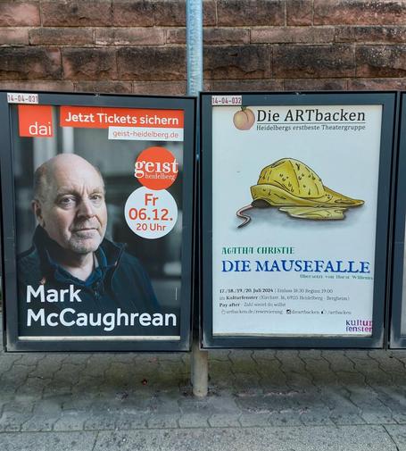 A pair of posters attached to a lamppost in Ziegelhausen, near Heidelberg. The right-hand poster is for a German version of Agatha Christie’s “The Mousetrap” while the left-hand one is a picture of me, advertising a talk I’m giving in Heidelberg in December. The photo is by Tony Jolliffe of the BBC and I look characteristically grumpy 🤪