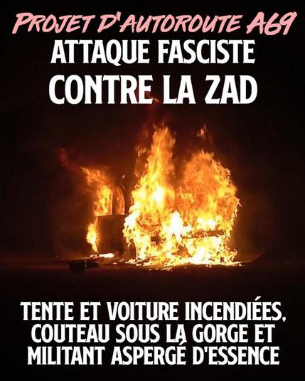 Les flammes de la voiture brûlant sur la ZAD de l'A69