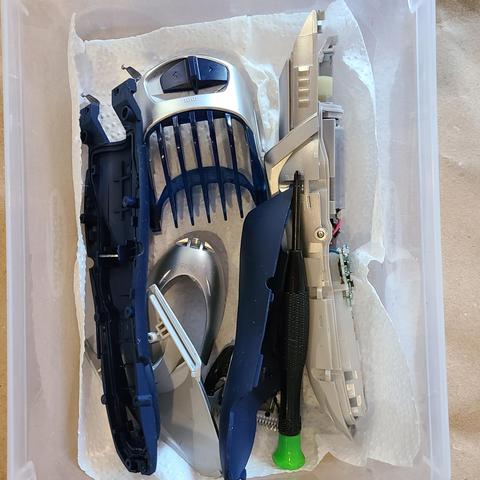 Disassembled shaver. 