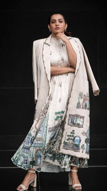 Parvathy has once again proven her fashion prowess with a jaw-dropping Western outfit for the Tangalan promo. The sleek design and bold details of her ensemble perfectly capture her dynamic personality. Fans are in awe of how she makes a statement with her fashion choices, pushing the boundaries of style with confidence and grace. This look is a testament to Parvathyโs evolving and daring fashion sense.