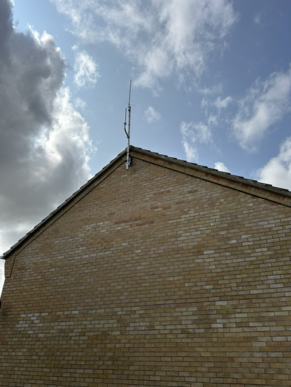 New pole with dual band antenna and adsb