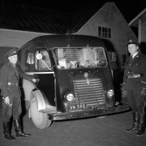Perinteinen poliisin "musta-maija".