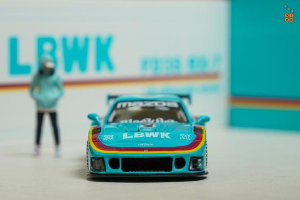 A front side of Mazda RX-7 FD3S, LB-Super Silhouette, Hobby Expo China 2024 Edition by iNNO64 in 1:64 scale with 1:64 figure on AREA 164