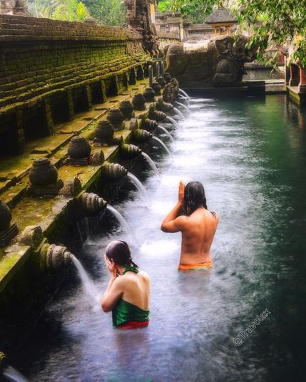 Tirta Empul Temple in Bali, Indonesia 💧