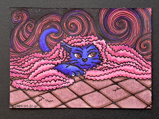 Un dessin avec un chat bleu/violet émittouflé dans une couverture rose fluffy, posé sur un carrelage gris chaud, avec en fond des distorsions en forme de spirales aux couleurs violettes, bleu et roses.
