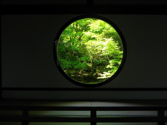 The round window within Genko-an's main hall symbolises enlightenment.