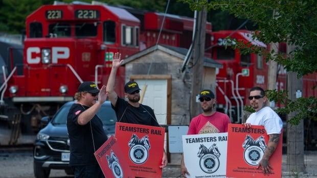 Teamsters RailWorkers Union members 