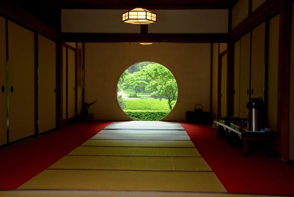 Round windows are a common feature in temple architecture, especially those affiliated with the zen sects.