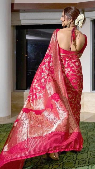 Malavika Mohanan has once again proven her fashion prowess with a stunning red Banarasi saree that has taken the internet by storm. This look is not just about the saree, but about the entire ensemble that exudes grace, tradition, and modern flair. The intricate gold zari work on the saree reflects India's rich cultural heritage, while Malavika’s minimalistic jewelry and soft waves add a contemporary touch. This viral look is a perfect blend of tradition and modernity, making it a must-see for all fashion enthusiasts.