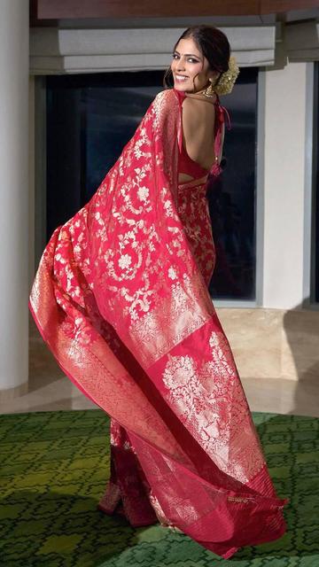 The internet is buzzing with Malavika Mohanan’s latest look, featuring a stunning red Banarasi saree that’s equal parts traditional and trendy. This saree, known for its luxurious fabric and intricate gold weaving, perfectly complements Malavika’s elegant style. Her minimalistic approach to accessories and her radiant makeup let the saree shine, creating a look that’s both sophisticated and modern. This viral moment is a true testament to Malavika’s unparalleled fashion sense and her ability to effortlessly blend tradition with contemporary style.
