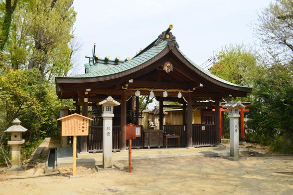 One of Hirota-jinja's many many sub-shrines.