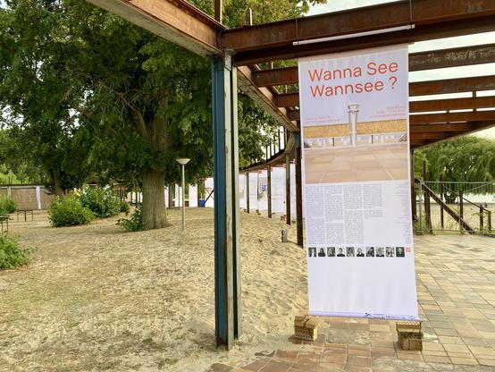 Teile der Ausstellung „Wanna See Wannsee?“ im Strandbad Wannsee