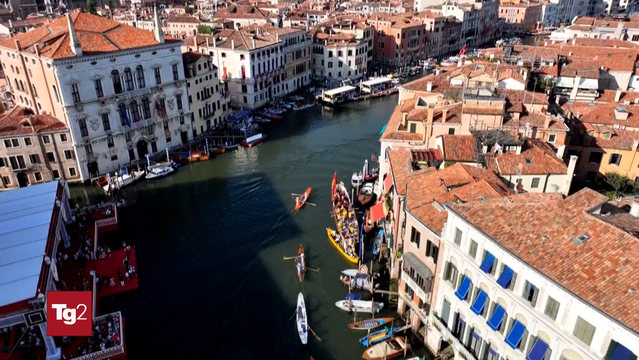 The splendid historical regatta of Venice, the main event on the annual calendar of "Voga alla Veneta" races, a discipline unique in the world practiced for millennia in the Venice lagoon. The regatta is made even more spectacular, thanks to the famous historical procession that precedes the race with a parade of dozens and dozens of boats with a thousand typical sixteenth-century colors, with gondoliers in costume.