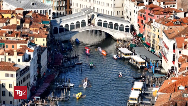 The splendid historical regatta of Venice, the main event on the annual calendar of "Voga alla Veneta" races, a discipline unique in the world practiced for millennia in the Venice lagoon. The regatta is made even more spectacular, thanks to the famous historical procession that precedes the race with a parade of dozens and dozens of boats with a thousand typical sixteenth-century colors, with gondoliers in costume.