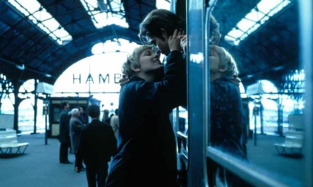 A movie scene from Backbeat