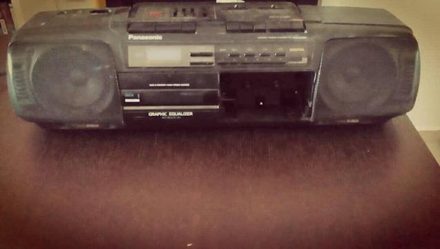 PANASONIC RX-FT600 classic radio cassette player combined with graphic equalizer and with double
cassette deck for recording use