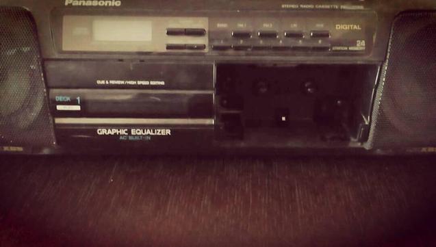 PANASONIC RX-FT600 classic radio cassette player combined with graphic equalizer and with double
cassette deck for recording use