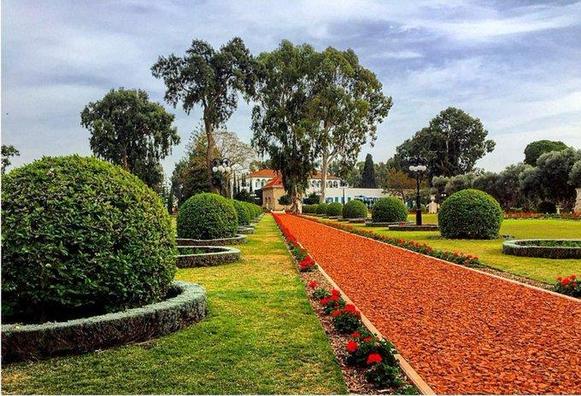 Santuario de Bahá'u'lláh y los jardines bahá'ís en #Akká.

Foto: @monarey9