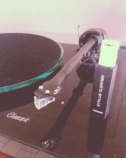 RELOOP stylus cleaner and brush for vinyl photographed by me Theodoros Mpahoumas