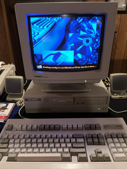 Tandy MMPC Model 20 booting Windows 95 for the first time.