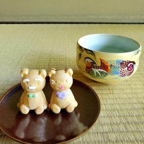 Itotatsu's monaka bears (a bear shaped wafer sandwiching sweet bean paste) change designs and flavours with the season. This elderly bear couple were created for Respect for the Aged Day.