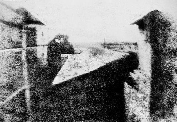 Point de vue du Gras, 1827, première photo réellement fixée par Nicéphore Niépce